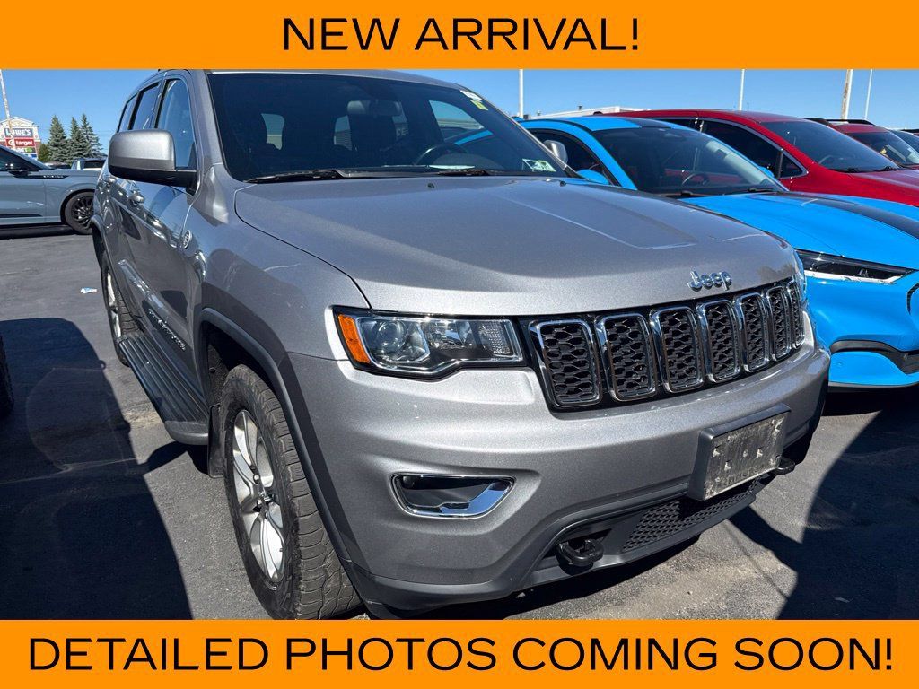 Used 2021 Jeep Grand Cherokee Laredo AWD/4WD image 1