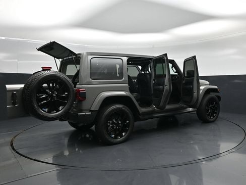 Used 2023 Jeep Wrangler Unlimited Sahara w/ Cold Weather Group AWD/4WD image 6