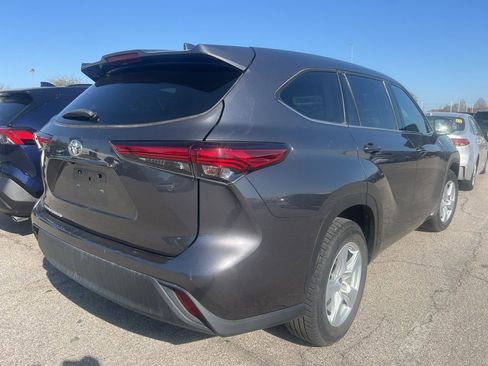 Used 2021 Toyota Highlander L image 4