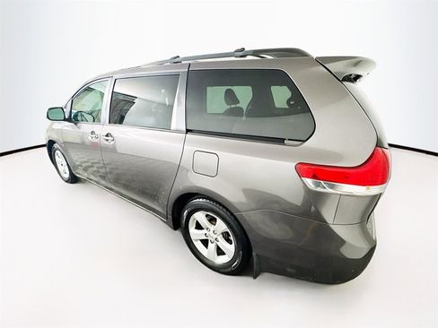 Used 2011 Toyota Sienna LE image 5