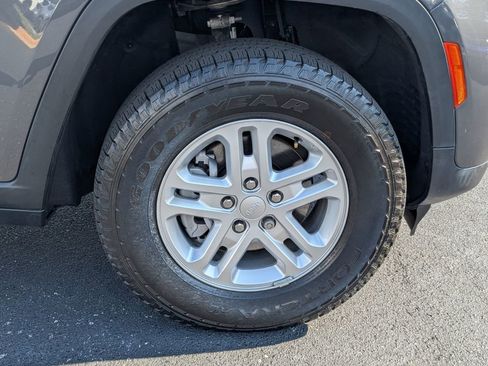 Used 2024 Jeep Grand Cherokee Laredo w/ Trailer Tow Package image 16