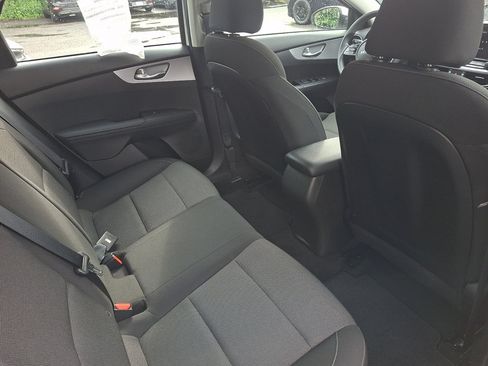 Used 2023 Kia Forte LXS w/ LXS Technology Package FWD image 21