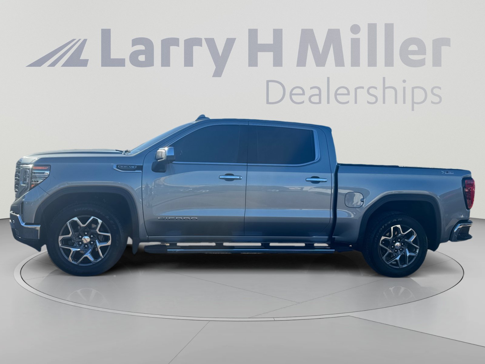 Used 2024 GMC Sierra 1500 SLT w/ SLT Premium Plus Package AWD/4WD image 2