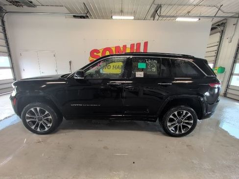 Used 2022 Jeep Grand Cherokee Overland w/ Luxury Tech Group IV image 2