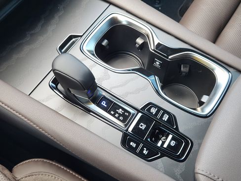 New 2025 Lexus RX 450h AWD w/ Luxury Package image 17