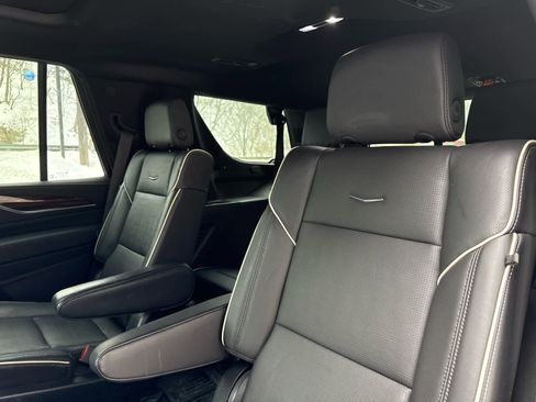 Used 2022 Cadillac Escalade Premium Luxury image 23