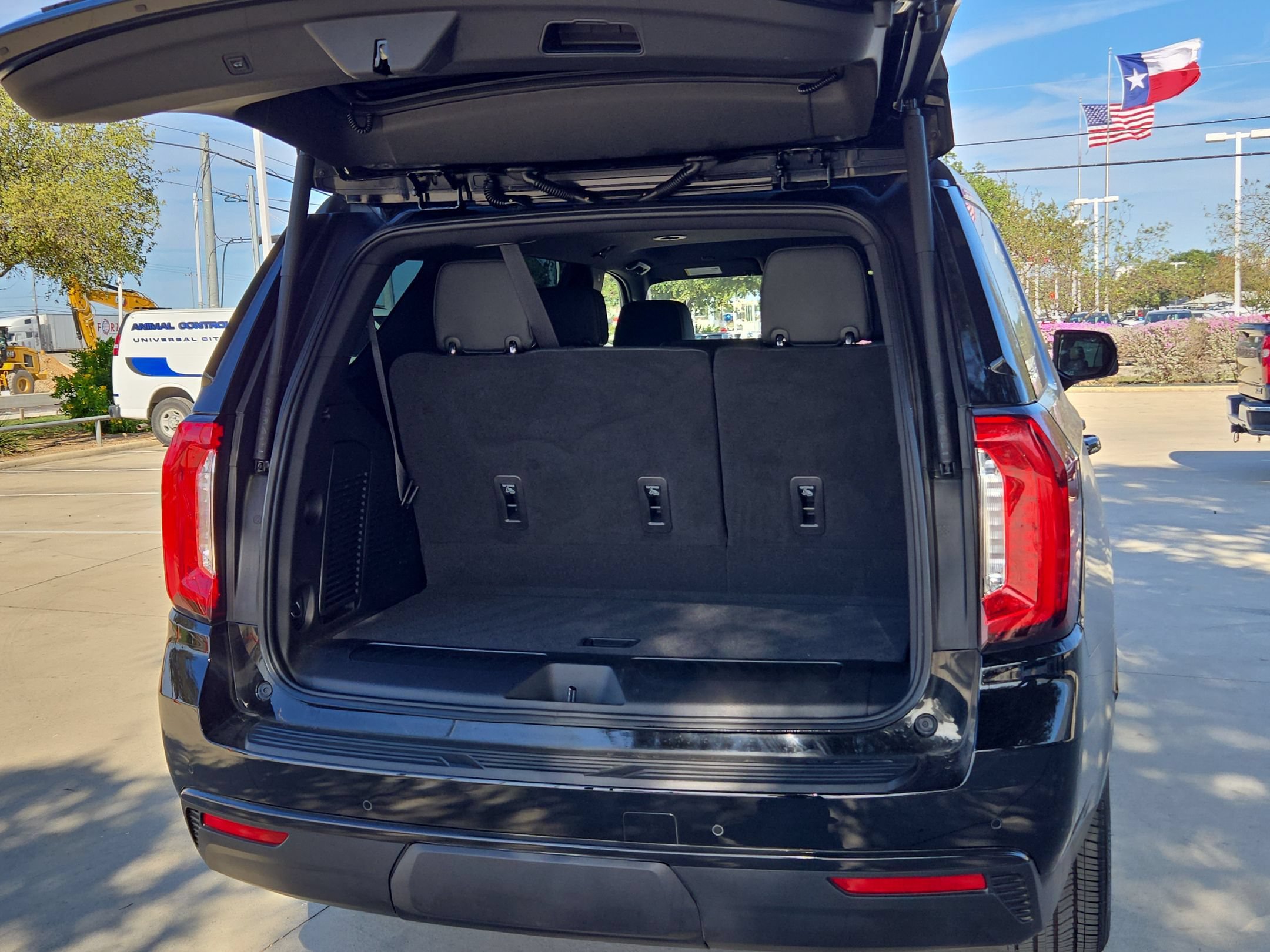 Certified 2022 GMC Yukon SLT w/ SLT Luxury Package AWD/4WD image 23