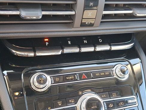 Used 2022 Lincoln Corsair AWD w/ Premium Package image 17