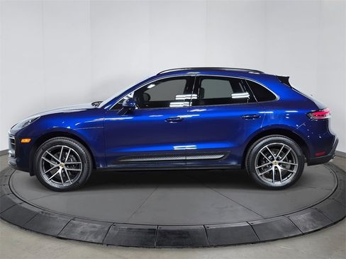 Used 2024 Porsche Macan image 2