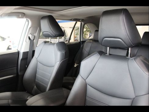 Used 2023 Toyota RAV4 XLE Premium image 14