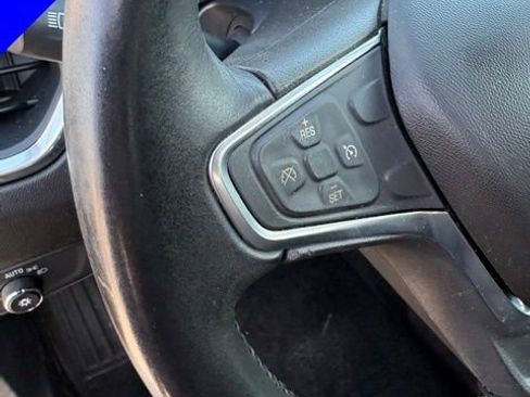 Used 2018 Chevrolet Equinox LT FWD image 14