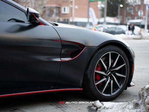 Used 2019 Aston Martin V8 Vantage Coupe image 20