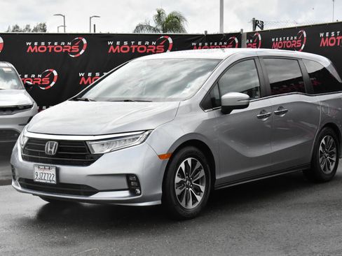 Used 2023 Honda Odyssey EX-L image 3