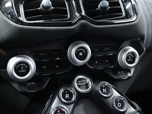 Used 2020 Aston Martin V8 Vantage Coupe RWD image 41
