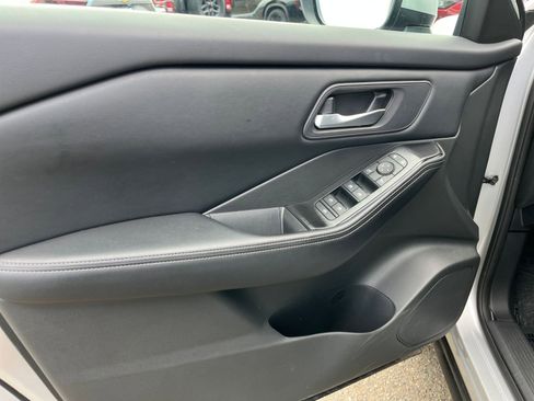 Used 2025 Nissan Rogue SV FWD image 18