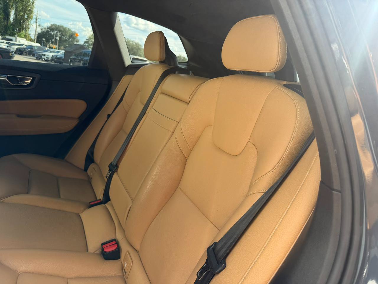 Used 2018 Volvo XC60 T6 Momentum w/ Convenience Package AWD/4WD image 41
