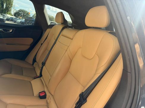 Used 2018 Volvo XC60 T6 Momentum w/ Convenience Package AWD/4WD image 41