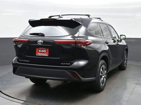 Used 2023 Toyota Highlander XLE AWD/4WD image 5