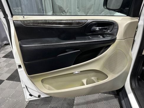 Used 2015 RAM C/V Tradesman w/ UConnect Hands-Free Group image 18