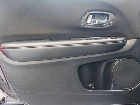 Used 2017 Honda HR-V LX image 24