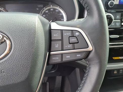 Used 2023 Toyota Highlander XLE image 20