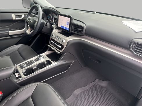 Certified 2023 Ford Explorer XLT w/ Equipment Group 202A image 10