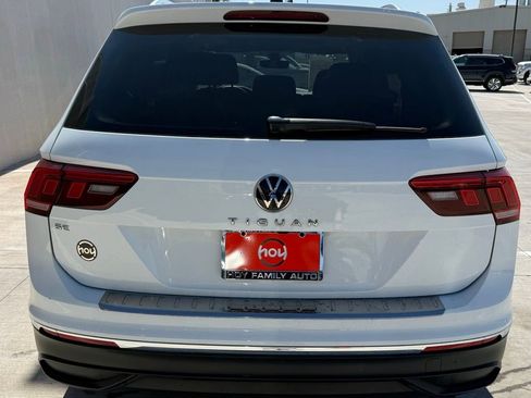 Certified 2024 Volkswagen Tiguan SE w/ Panoramic Sunroof Package FWD image 7