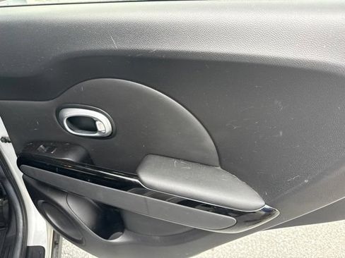 Used 2014 Kia Soul ! FWD image 6