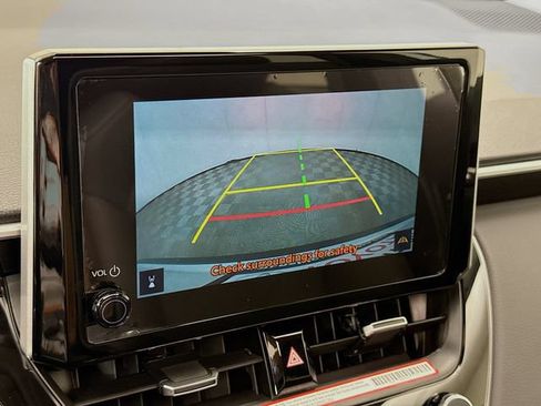 Used 2025 Toyota Corolla Cross XLE w/ Convenience Package FWD image 12