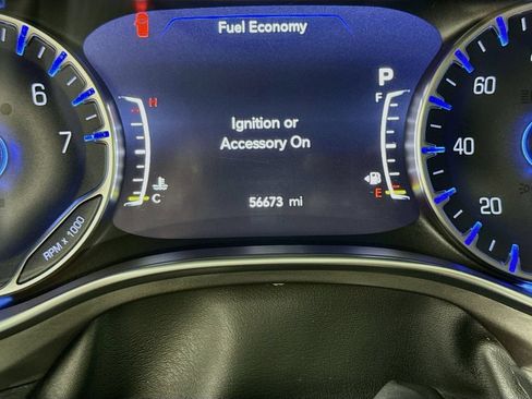 Used 2017 Chrysler Pacifica Limited FWD image 13