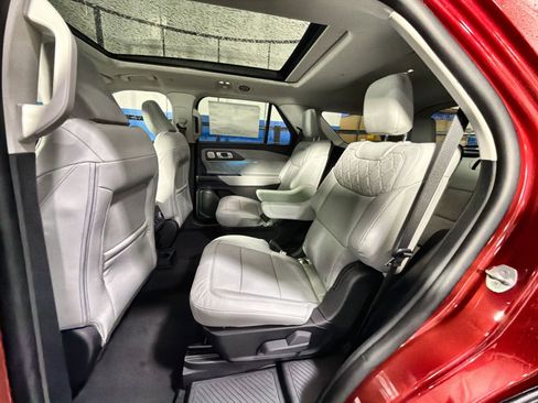 New 2026 Ford Explorer Platinum image 27