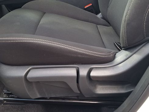Used 2023 Nissan Rogue S image 11