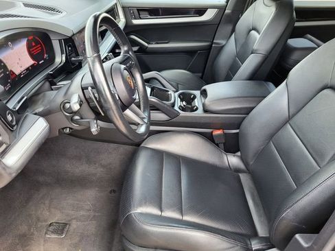 Used 2024 Porsche Cayenne image 13