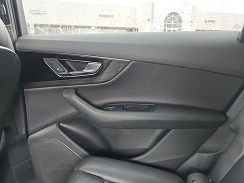Used 2017 Audi Q7 3.0T Premium Plus w/ Premium Plus Package image 19