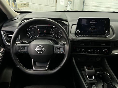 Used 2025 Nissan Rogue SV FWD image 14