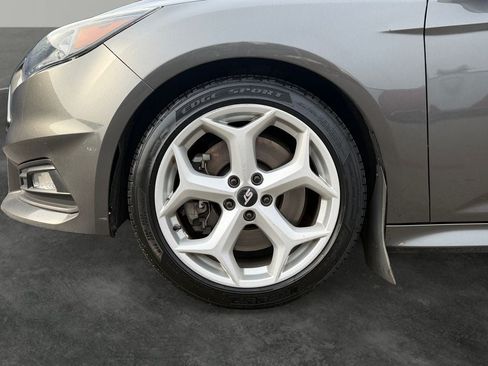 Used 2017 Ford Focus ST FWD image 4