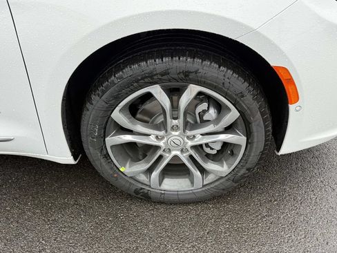 New 2026 Chrysler Pacifica Pinnacle AWD/4WD image 12