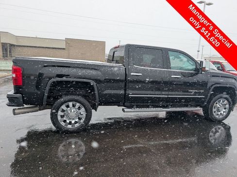 Used 2016 GMC Sierra 2500 Denali w/ Duramax Plus Package AWD/4WD image 9