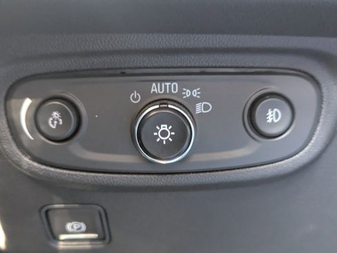 Used 2023 GMC Terrain SLT image 28