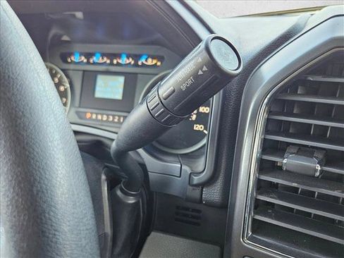 Used 2017 Ford F150 XLT image 12