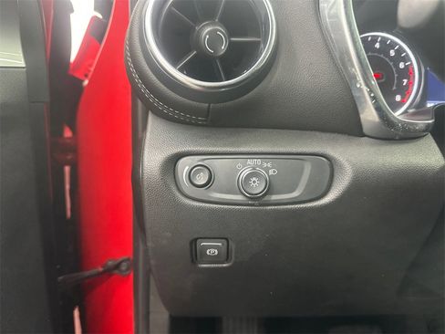 Used 2024 Chevrolet Blazer LT image 32