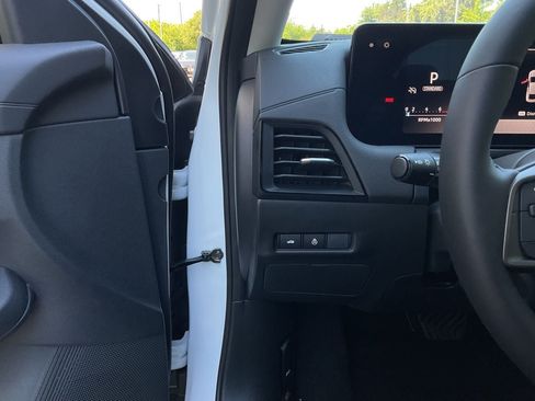 New 2026 Nissan Sentra SV w/ SV Convenience Package FWD image 23