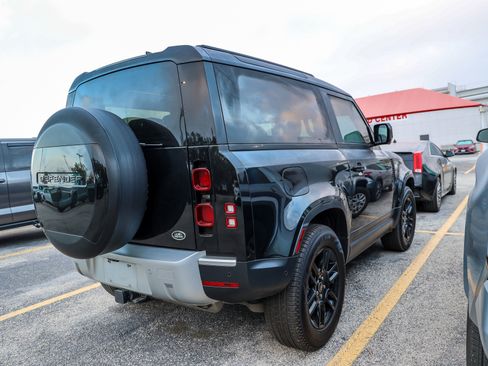 Used 2023 Land Rover Defender 90 SE image 6