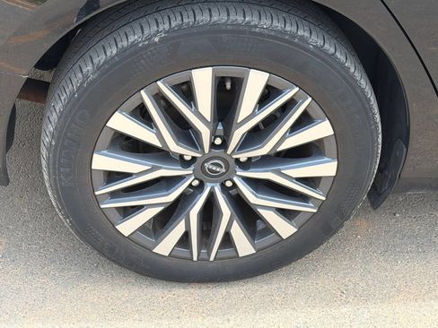 Used 2025 Nissan Altima 2.5 SV FWD image 17