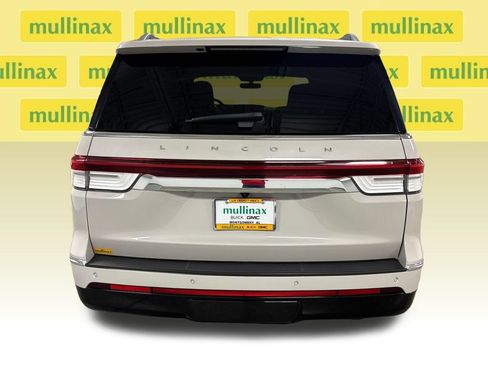 Used 2022 Lincoln Navigator Reserve AWD/4WD image 18