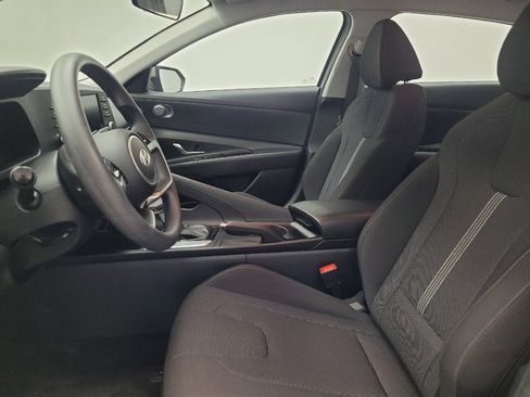 Used 2025 Hyundai Elantra SE FWD image 17