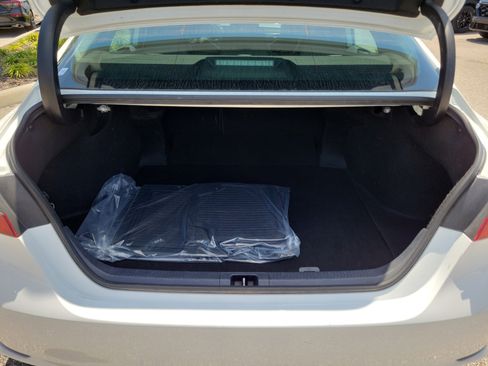 Used 2024 Toyota Camry SE image 11