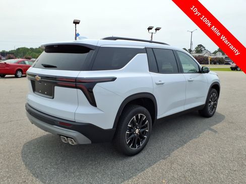 New 2026 Chevrolet Traverse LT w/ Sun and Wheel Package FWD image 5