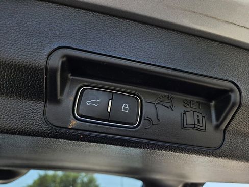 Used 2023 Ford Explorer Limited image 10