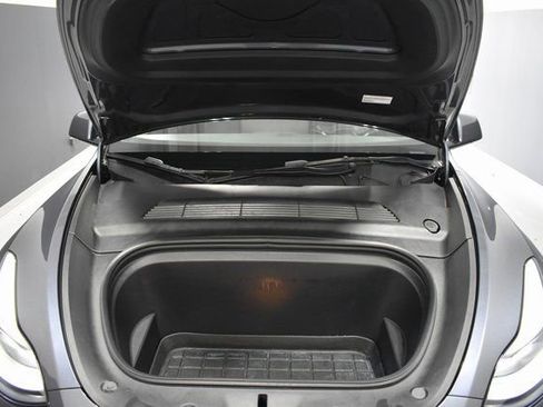 Used 2023 Tesla Model Y Long Range image 34